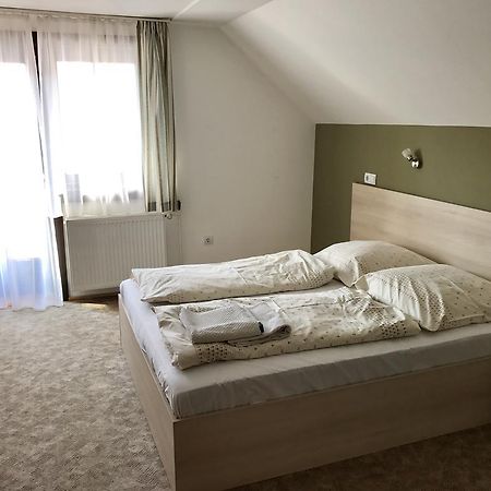 Herold Panzió Dunabogdány Buitenkant foto